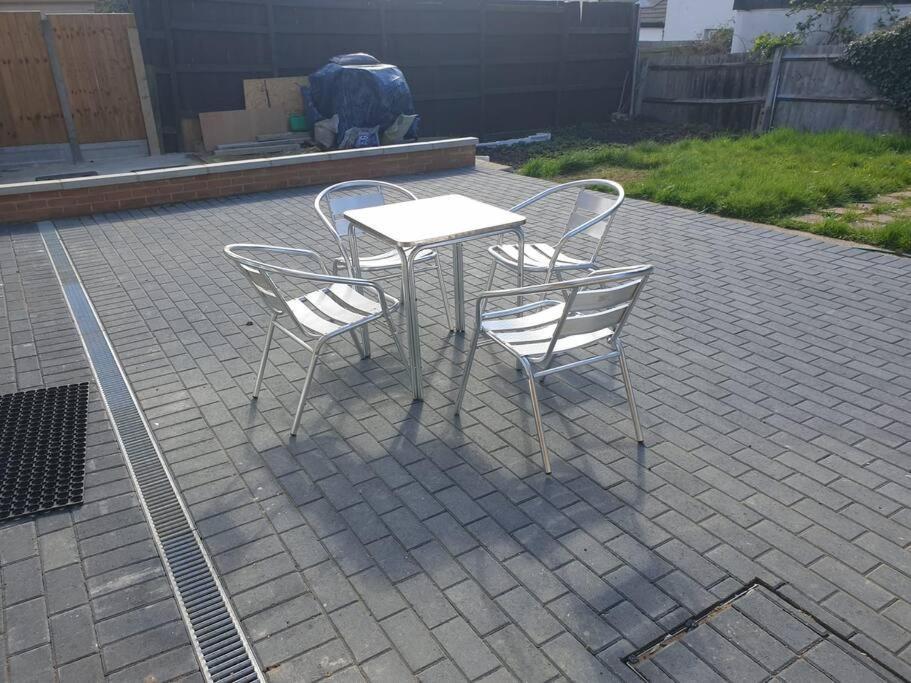 London Luxury 2 Bedroom Flat Sleeps 8 Free Parking East Barnet Kültér fotó