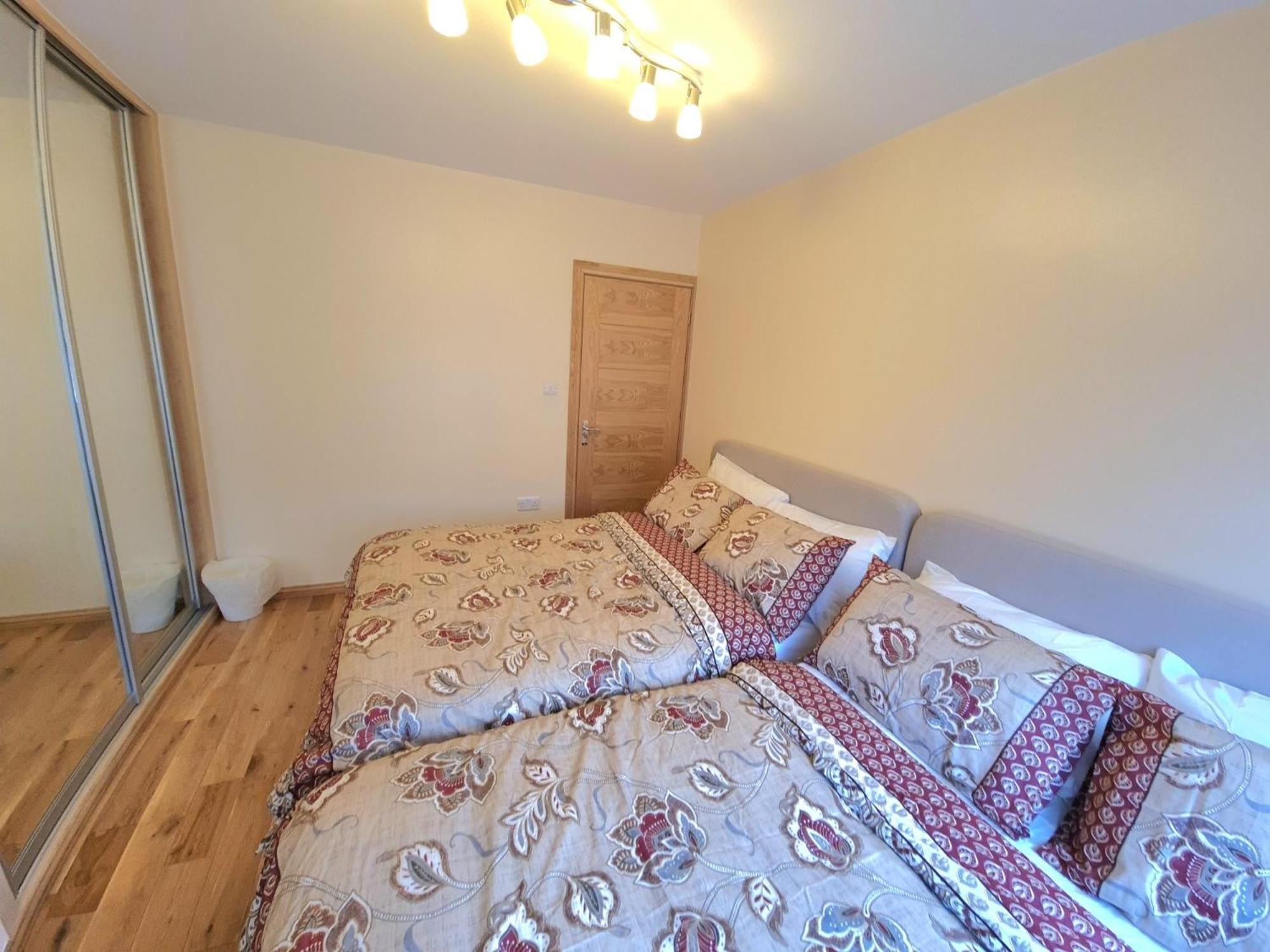 London Luxury 2 Bedroom Flat Sleeps 8 Free Parking East Barnet Kültér fotó